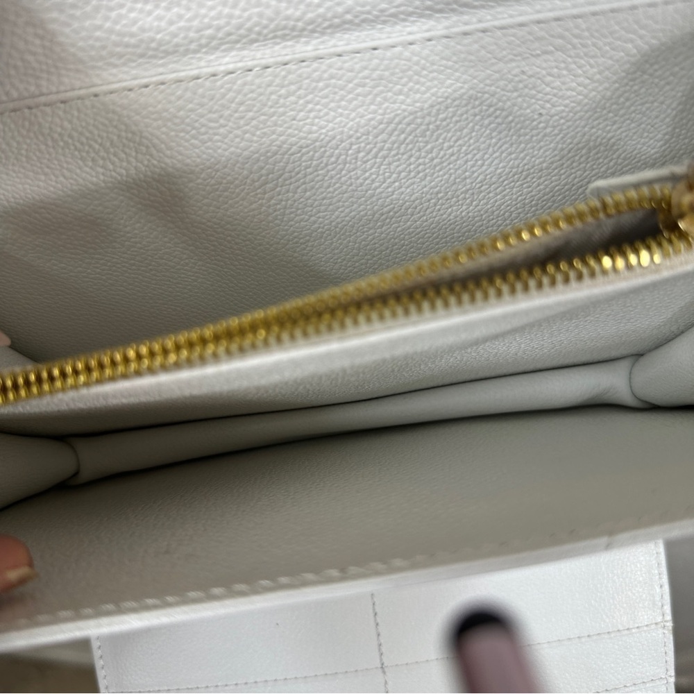Grand Pelle Crocodile Embossed Leather White Flap Purse with Crossbody Strap - Picture 9 of 13